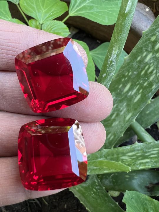 สีแดง Synthetic RED BURMA RUBY Cushion 17x17 mm- pair (2 pcs) 60 carats&nbsp;ทับทิม&nbsp;พม่าเทียม&nbsp;60&nbsp;กะรัต(CARATS)&nbsp;พลอย&nbsp;ขนาด&nbsp;17x17&nbsp;มิล&nbsp;(&nbsp;MM)2&nbsp;Pcs(&nbsp;2&nbsp;เม็ด)&nbsp;