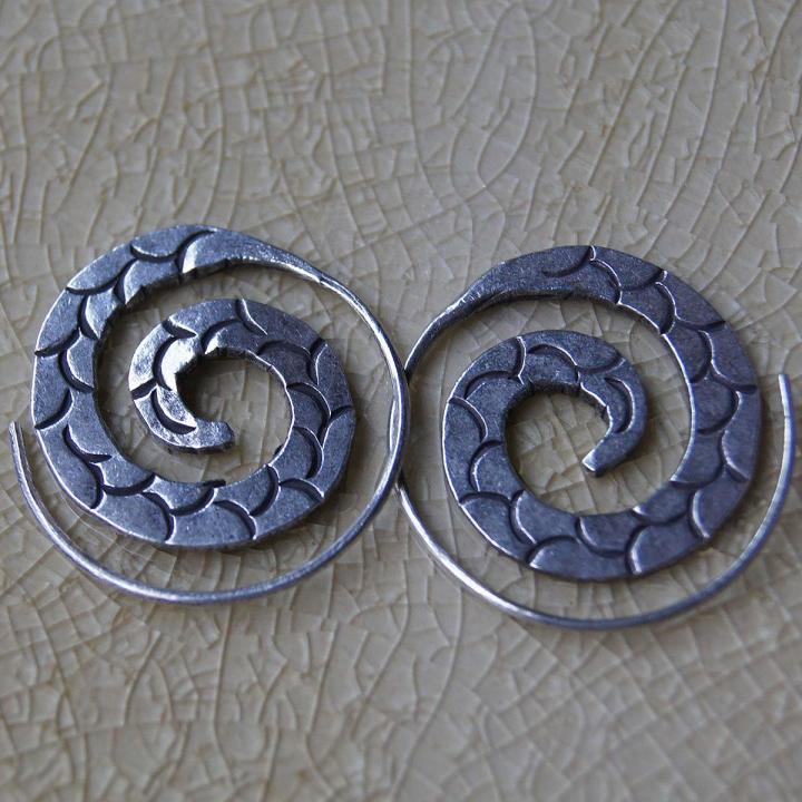 uniq-earrings-pure-silver-karen-hill-tribe-ตำหูเงินกระเหรี่ยงทำจากมือชาวเขางานฝีมือสวย