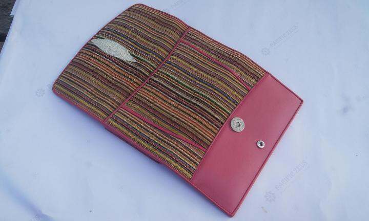 asian-สวย-3-fold-wallet-3-พับ-กระเป๋าหนังเป็นหนังปลากระเบนแท้สีสดใส-ใช้ทนทานแน่นหนา-beautiful-asian-3-fold-wallet-3-fold-the-leather-wallet-is-genuine-stingray-skin-in-bright-colors