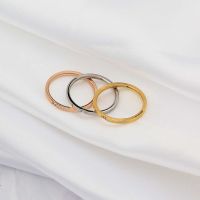 HJ67F เรียบง่าย หรูหรา สไตล์เกาหลี เครื่องประดับแหวน งานแต่งงาน เหล็กไทเทเนียม เพชร แหวนผู้หญิง แหวนนิ้ว แหวนหางกลม เครื่องประดับนิ้ว