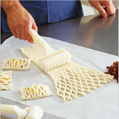 【 Lucky】ขนมปังพลาสติก Pastry Lattice Roller Cutter DIY เบเกอรี่เค้กคุกกี้พายพิซซ่า Roller Cutter Embossing Tools