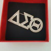 【Fashion house]ใหม่ Rhinestone เพิร์ลเข็มกลัดสีเงิน DST Letter Lapel Pin เสื้อป้ายแฟชั่นเครื่องประดับสำหรับผู้หญิง Accessories