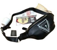 กระเป๋าคาดอก คาดเอว Guess Adjustable belt strap waist bag (งานแบรนด์แท้) กระเป๋าทรงคาดอกคาดเอวทรงยอดฮิตแห่งปี