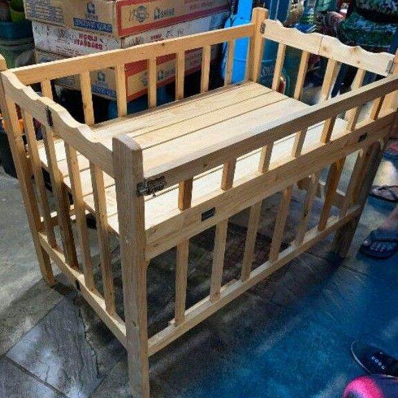 Varnished Wooden Crib Makapal (Adjustable and Dropside 22X36 inches