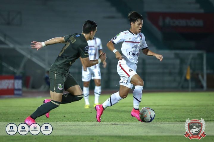 เสื้อฟุตบอลของแท้-สโมสร-สุพรรณบุรี-เอฟซี-เยือน-เกรดนักเตะ-เบอร์-7-nbsp-จักรพันธ์-พรใส-nbsp-ของใหม่-สีขาว-ป้ายห้อย-2015-เสื้อกีฬา