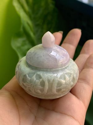 ผอบหยกแท้ 100% ไม่ผ่านการปรับปรุงคุณภาพแกะสลักรูปดอกบัวบาน (Natural Untreated Jadeite Casket Type A)