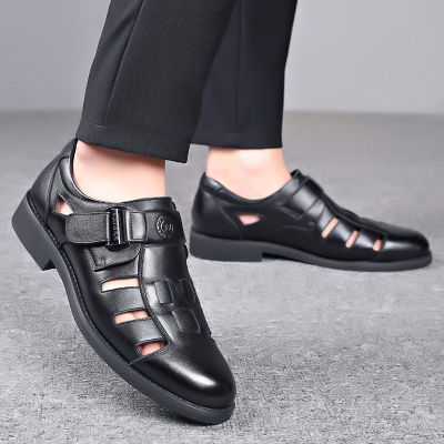New style รองเท้าแตะผู้ชาย 2019 รองเท้าลำลองผู้ชายฤดูร้อนรองเท้าหนังกลวงระบายอากาศชายวัยกลางคนปิดหัวรองเท้าผู้ชายรองเท้าขายส่ง