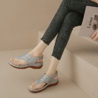 The new 2023 Europe and the United States women high heels sequins diamond crystal flip-flops outside beach wear thick bottom cool slippers