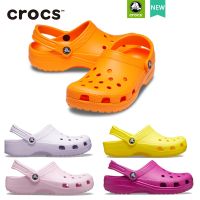 ⊱⊱crocs แท้ Croos CLASSIC CLOG รองเท้าแตะลําลอง น้ําหนักเบา ใส่สบาย สําหรับคู่รัก ออกนอกบ้าน #10001