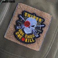 อาร์มตีนตุ๊กแก patch ตีนตุ๊กแก ตัวติดเสื้อ ทหาร ลาย SNIPER ONE SHOT หัวกะโหลก ปักขาวเหลืองเขียวเทาบนผ้าโพลีสีดํา /Size 8*7.5cm รุ่น P7Aa60-0040