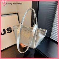 LUCKY HAIRACC หนังพียู กระเป๋าทรงถัง ลำลองแบบสบายๆ จุได้มาก กระเป๋า Crossbody แฟชั่นสำหรับผู้หญิง สีทึบทึบ ถุงใต้วงแขน ผู้หญิงผู้หญิงผู้หญิง