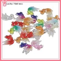 LUCKY HAIRACC 84pcs อะคริลิค จี้ปลาทองที่มีสีสัน สายรุ้งสีรุ้ง 0.7x1inch จี้ห้อยคอ สำหรับทำเครื่องประดับ Dangle สำหรับต่างหูสร้อยคอ