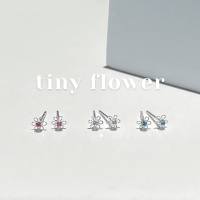 annita.silver - tiny flower crystal earring / ต่างหูดอกไม้จิ๋ว ต่างหูเงินแท้925  ต่างหูดัดลวดรูปดอกไม้ เหมาะกับคนแแพ้ง่าย