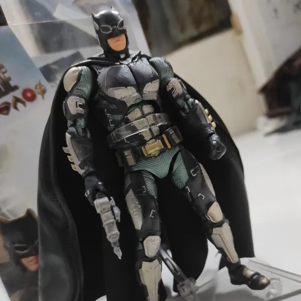 Figure Mafex Batman Tactical Suit Justice League Kw Super | Lazada Indonesia