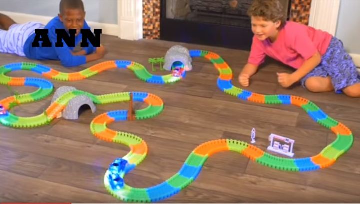 as-seen-on-tv-new-bend-flex-amp-glow-in-the-dark-racetrack-toy-magic-tracks