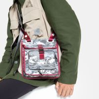 EASTPAK รุ่น White Mountaineering Musette - Mountain  กระเป๋าสะพายข้าง แฟชั่น EK74EA62