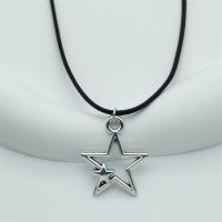 Simple Fashion Hollow Double Star Pendant Tibetan Silver Pendant Necklace Black Leather String Necklace Ladies Jewelry Gift Fashion Chain Necklaces