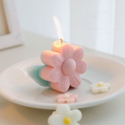 O•urHome [พร้อมส่ง] เทียนดอกไม้ Little flower candle เทียนหอม ของขวัญเล็ก ๆ ที่สร้างสรรค์ ของตกแต่งบ้านแฮนด์เมด อุปกรณ์ประกอบฉากภาพ เทียนbirthday