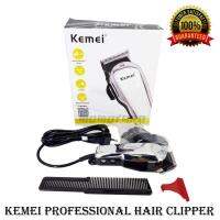 อุปกรณ์ตัดแต่งทรงผม สำหรับช่างมืออาชีพ Kemei Professional Hair Clipper ปัตตาเลี่ยน ตัดผมสั้น ที่ตัดผมไฟฟ้า กันจอน แกะลาย กันขอบได้ เครื่องตัดผม บัตตาเลี่ยน โกนผม โกนขน แบตตาเลี่ยน ตัดผมเด็ก ชุดบัดตาเลียน ใบมีดโลหะผสมไทเทเนียมชนิดพิเศษ