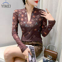 YIMEI เสื้อยืดแขนยาวคอวีสำหรับผู้หญิงเสื้อตาข่ายคอวีปักเข้ารูปพอดีแฟชั่นแบบใหม่ในฤดูใบไม้ร่วง2023รูปดอกไม้