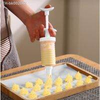 ☏✿☬ new 8 pipe nozzles with syringe Plastic cream baking nozzle dispenser Icing pastry cream tips Pastry tube decoration tool