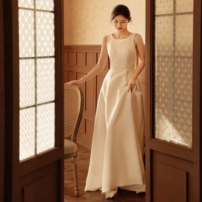 Mori ชุดแต่งงานแสงอมตะสุดๆผ้าซาตินสีขาว QH223เจ้าสาวเปิดหลังแบบเรียบง่าย