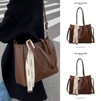 Summer class commuting portable large-capacity single-shoulder bag ladies 2023 new high-end cross-body tote bag 【QYUE】