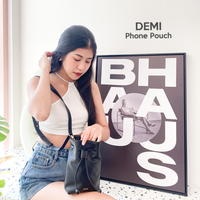 DEMI [เดมิ] - Phone Pouch กระเป๋าใบเล็กสะพายข้าง หนังแท้ทั้งใบ อะไหล่สีทอง  สายปรับได้ 110-120 ซม. กระเป๋ามินิมอล กระเป๋าใส่มือถือ กระเป๋าสะพายหนัง