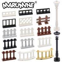 Marumine 30ชิ้น MOC เมืองอิฐตัวอุปกรณ์เสริมรั้วราวบันไดอิฐชิ้นส่วนบ้านของเล่นทหารสวนชิ้นส่วนบล็อกตัวต่อ