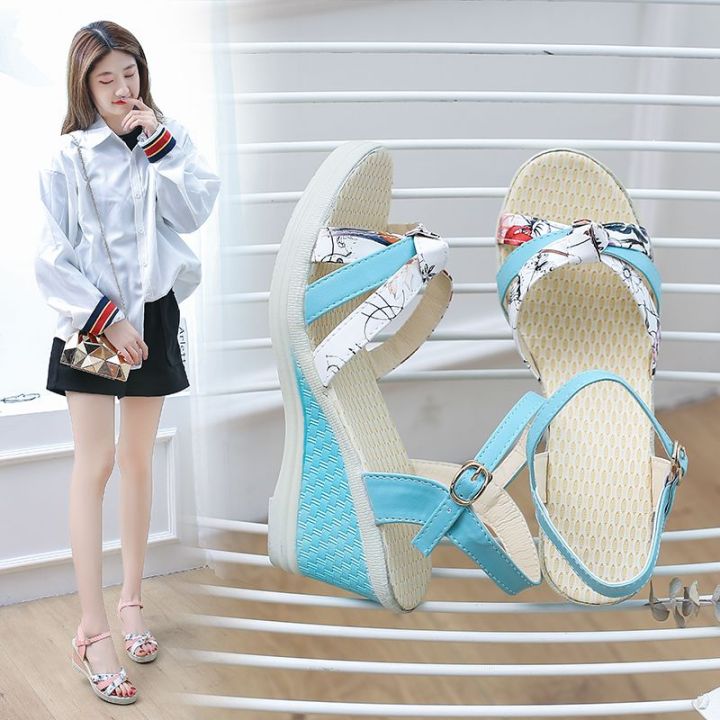 kissy-barbie-free-shipping-ส่งฟรี-รองเท้าแตะส้นสูงรุ่นนักเรียนหญิงเกาหลีพื้นรองเท้าหนา2023ฤดูร้อนส้นลาดใหม่