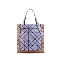 100% BaoBao Issey Miyake/ PRISM KANGAROO  7-7 ตารางกระเป๋าผู้ชายและผู้หญิงกระเป๋าสะพายข้างสีเดียว Messenger กระเป๋า BB21-AG543 AG546