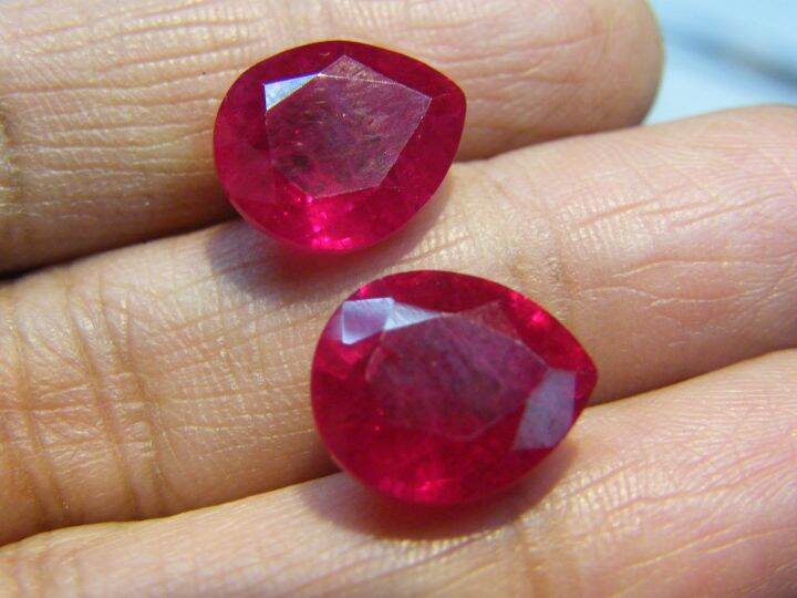 lab-made-created-ruby-top-gemstone-ทับทิมของเทียม-สีแดง-2-เม็ด-ขนาด-13x11-มิล-pear-18-กะรัต