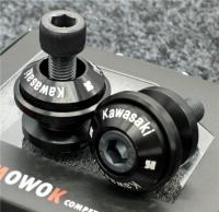 YOYOCAM MOWOK CNC 2pcs สปูน ยกล้อหลัง ยกรถ LOGO KAWASAKI 8mm swingarm spool Aluminium - สีดำBlack COLOR