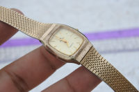 นาฬิกา Vintage มือสองญี่ปุ่น BUREN SWISS MADE ระบบ QUARTZ ผู้หญิง ทรงสี่เหลี่ยม กรอบทอง หน้าทอง หน้าปัด 23mm สายสแตนเลสแท้ ใช้งานได้ปกติ สภาพดี ของแท้ ไม่กันน้ำ