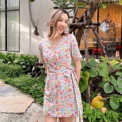 Little Garden Jumpsuit จั๊มสูทกางเกงกระโปรงป้ายหน้า | Preppy Pear