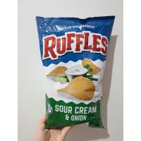 Ruffles Sour Cream &amp; Onion Potato Chips 184 g. รัฟเฟิลส์ 184 กรัม มันฝรั่งทอดรสครีมเปรี้ยวและหัวหอม