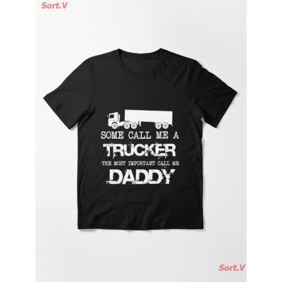Sort.V โลโก้ TRUCKER Essential T-Shirt เสื้อยืดพิมพ์ลาย เสื้อยืดโลโก้รถ  NZJI