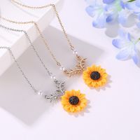 COCOJEWELRY Sunflower Pendant Necklace Beauty Leaf Flower Necklaces Choker for Women Gifts