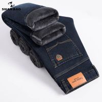 SHAN BAO 2022 Celana Jeans Denim ฤดูหนาวขนแกะตรงหนาป้ายคลาสสิคยีนส์อุ่นวัยรุ่นเอวสูงธุรกิจลำลองของผู้ชาย