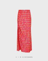 Vinn Patararin - Skirt slit Print Ruby Pink - กระโปรง ผ้าซาติน ผ่าขา