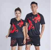 Li Ning ชุดออกกำลังกายระบายอากาศแบดมินตันที่แห้งเร็วสำหรับทั้งหญิงและชายเทนนิสลายกีฬาปิงปองเดียวกันเสื้อผ้าแข่งกีฬาเสื้อผ้าแข่งกีฬา