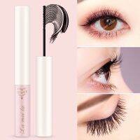 มาสคาร่าไฟเบอร์ กันน้ำ สีดำทำให้ขนตาหนาและยาวขึ้นBlack waterproof fiber mascara makes lashes thicker and longer.