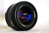 Nikon Nikkor 50mm f1.8D กล้อง AF NIKKOR 50 มม. f/1.8D เหมาะอย่างยิ่งสำหรับการเดินทาง การถ่ายภาพบุคคล และการถ่ายภาพทั่วไป ค่ารูรับแสงสูงสุด f/1.8