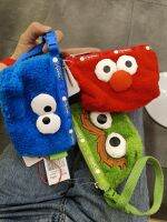 LeSportsac Sesame Street Anime Co-Branded Plush Wrist Wallet 3627รุ่นฤดูใบไม้ร่วงและฤดูหนาว