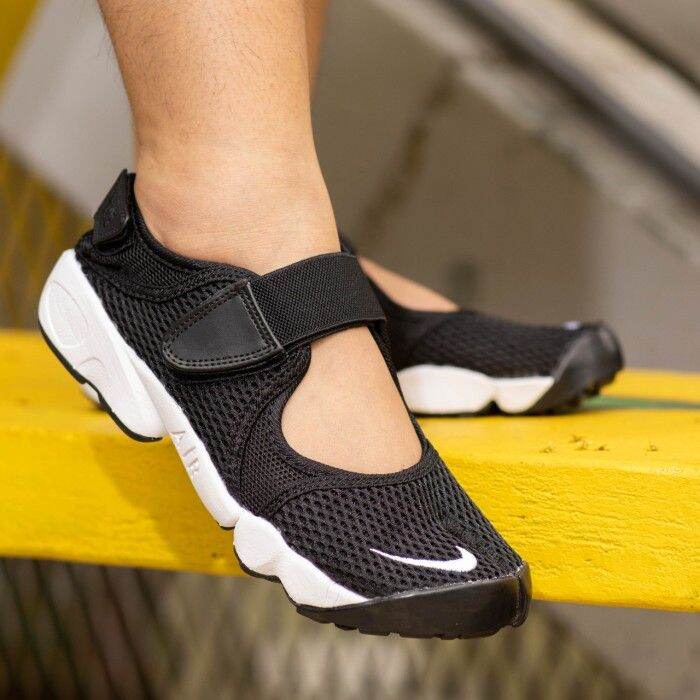 sandal sepatu nike