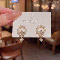 ? เครื่องประดับ S925 silver needle south Korean new joker temperament pearl flower earrings female ins tide luxury small stud earrings earrings