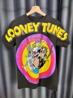 เสื้อยืดการ์ตูน ลูนีย์ทูนส์การ์ตูนส์ (Looney Tunes Cartoons) สีดำ M/L/XL