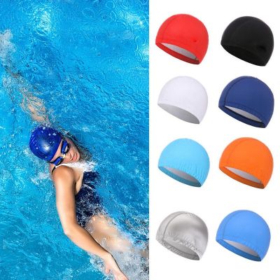 หมวกผ้าพียูกันน้ำใส่ในสระว่ายน้ำสวมใส่สบายสำหรับฤดูร้อนหมวกว่ายน้ำกันน้ำ Pu ปกป้องหูผมยาวยืดหยุ่นแบบมืออาชีพ