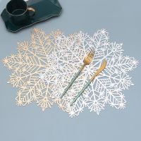 Christmas Decor Snowflake Placemat PVC Bronzing Hot Silver Hollow Placemat Heat Resistant Non-Slip Heat Insulation Solid Color