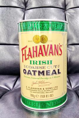 ข้าวโอ๊ตอบชนิดหยาบ ตราฟลาฮาวาน 700 กรัม สินค้าคุณภาพนำเข้าจากไอร์แลนด์ ได้รับความเชื่อถือมากกว่า 200 ปี อร่อยมาก Flahavans Irish Coarse Cut Oatmeal Tin, Trusted for 200 years, Delicious, Textured Porridge in 5 Minutes